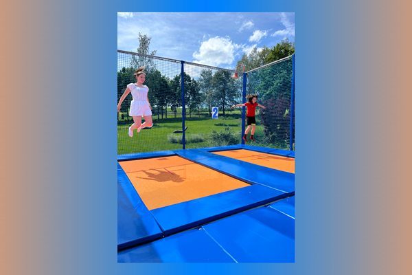 Parc de 𝐭𝐫𝐚𝐦𝐩𝐨𝐥𝐢𝐧𝐞𝐬
